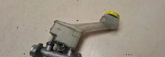 Nissan X-Trail T30 Master brake cylinder 8H911