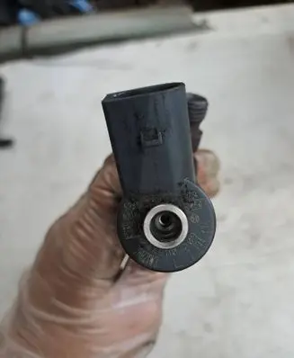 BMW 3 E90 E91 Fuel injector 0445110209