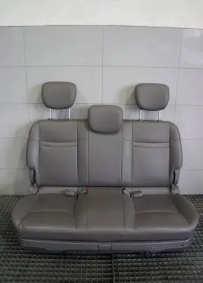 SsangYong Rodius Second row seats 