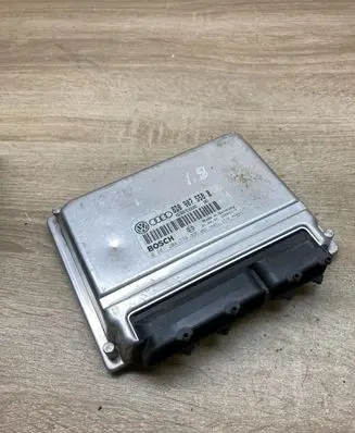 Audi A4 S4 B5 8D Engine control unit/module ECU 8D0907558B 0261204774
