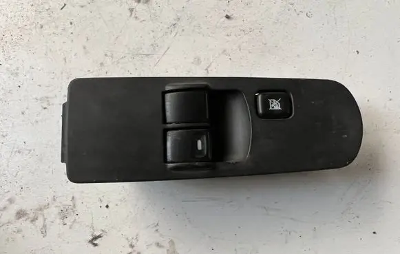 Mitsubishi Colt Electric window control switch MR587958 C8DD340M