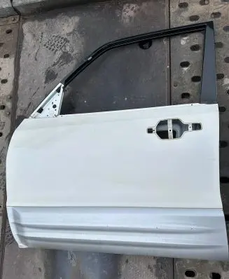 Mitsubishi Pajero Front door MR555447