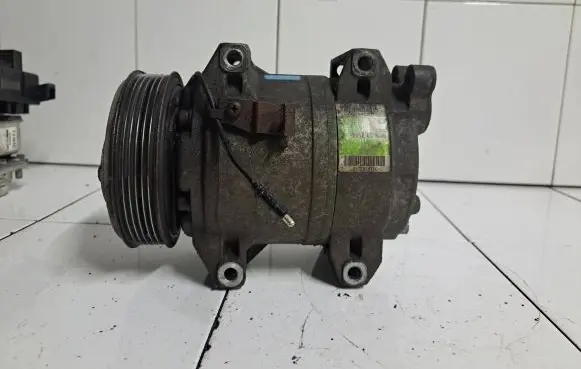 Volvo V70 Air conditioning (A/C) compressor (pump) 8708581