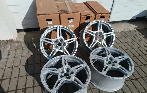 Chevrolet Corvette C7 R19 alloy rim 23404163 23404164