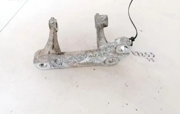 Honda HR-V Engine mounting bracket