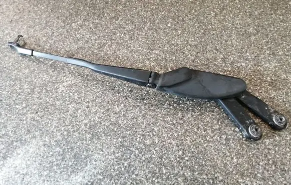 Mercedes-Benz S W220 Front wiper blade arm A2208200044