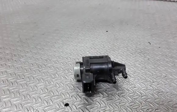 Vacuum valve