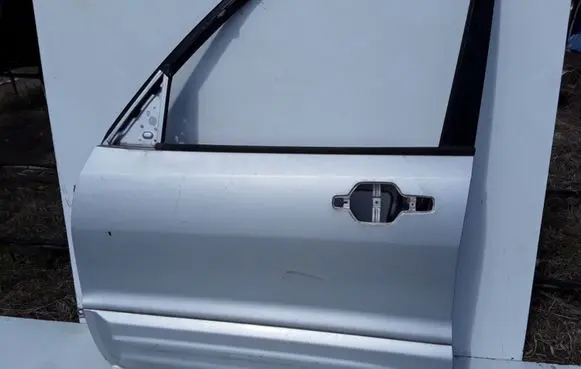Mitsubishi Pajero Front door