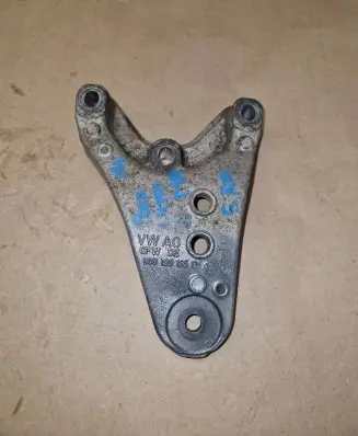 Volkswagen Polo IV 9N3 Engine mounting bracket 600199185D