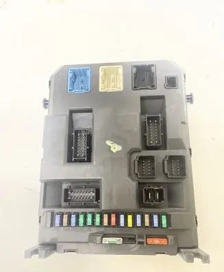 Citroen C3 Fuse module 9664983380