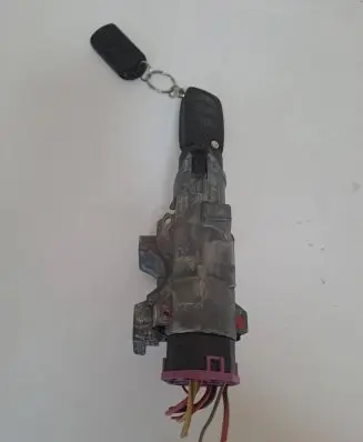 Audi A6 S6 C5 4B Ignition lock 4B0905851B