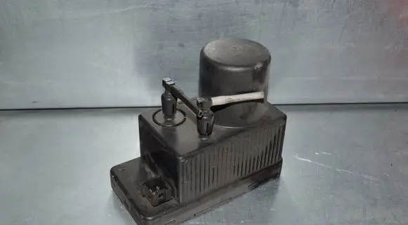 Mercedes-Benz C W203 Central locking vacuum pump A2038000048