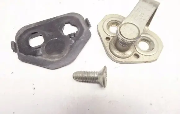 Renault Thalia I Front door lock loop/hook striker 7700434762