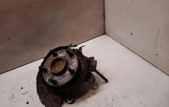 Toyota Corolla Verso E121 Rear wheel hub