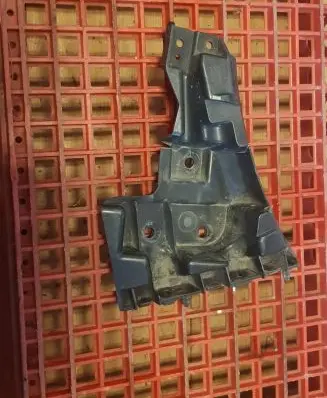 Volvo V60 Front bumper mounting bracket 31323833