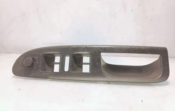 Volkswagen PASSAT B6 Front door interior handle trim 3C1867171