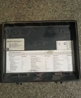 BMW 5 E34 Fuse box cover 1374029