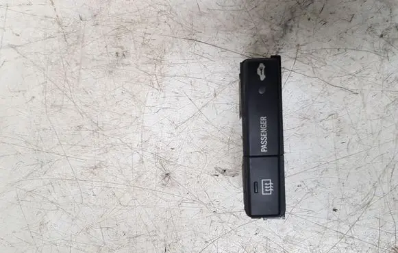 Toyota Avensis T250 Windscreen/window heater switch 8479005130C