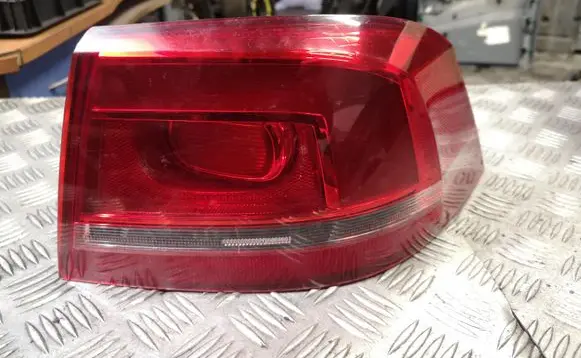 Volkswagen PASSAT B7 Rear/tail lights 3AE945096C