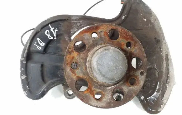 Mercedes-Benz E C207 W207 Front wheel hub A2043320201