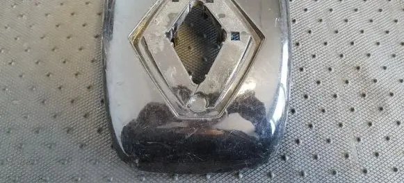 Manufacturer badge logo/emblem