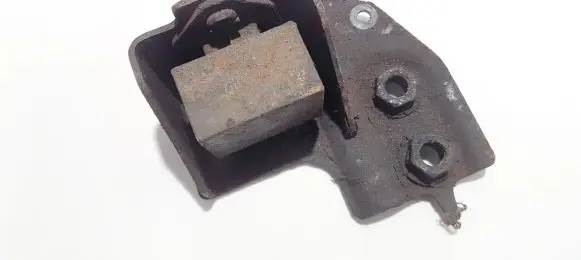 Toyota Avensis T250 Engine mounting bracket