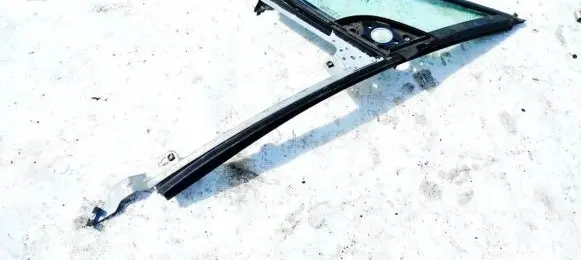 Peugeot 307 Front door vent window glass four-door 