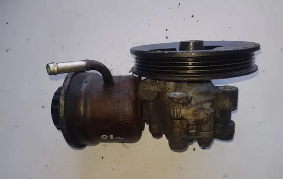 Toyota Yaris Power steering pump