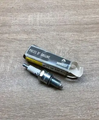 Renault Super R5 Spark plug 7700500012