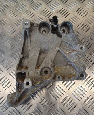 Alfa Romeo Giulietta A/C compressor mount bracket 55225455