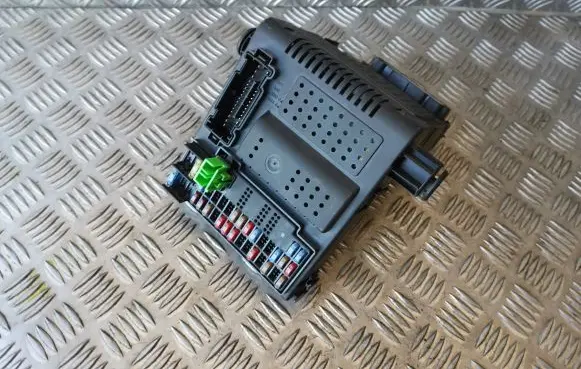 Volvo S60 Fuse module 30728356 12216069 04W353