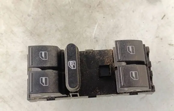 Volkswagen PASSAT B7 Electric window control switch 1K4959857B