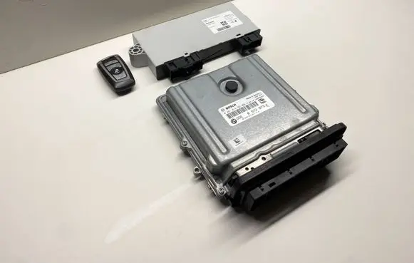 BMW 6 F12 F13 Engine ECU kit and lock set 8572873 13618572873 0281019501