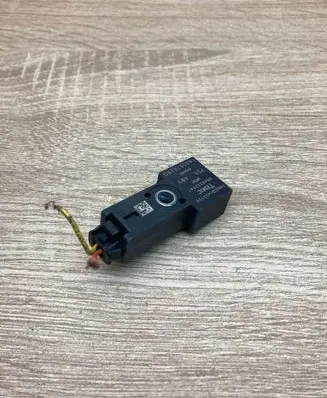 Citroen C3 Airbag deployment crash/impact sensor 1400576280 00403339A1 WITHPLUG