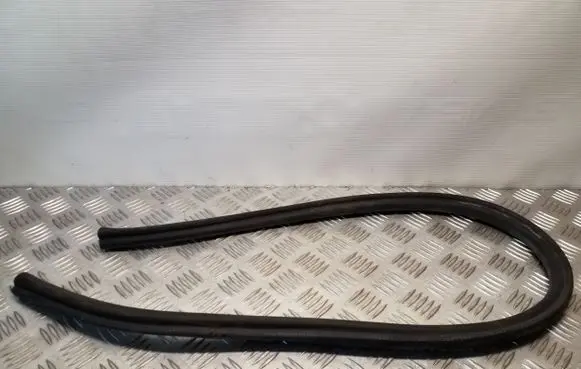 Skoda Octavia Mk2 (1Z) Engine compartment rubber 