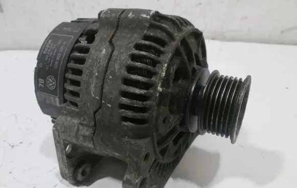 Volkswagen Golf III Generator/alternator 028903025H 0123310001