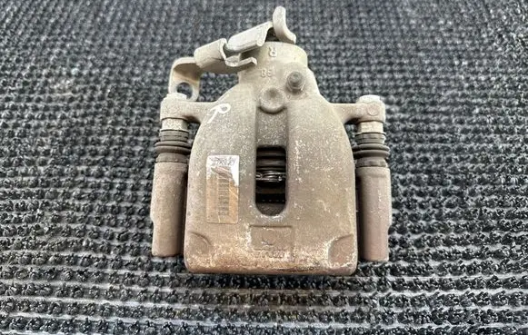 Peugeot 3008 I Rear brake caliper 