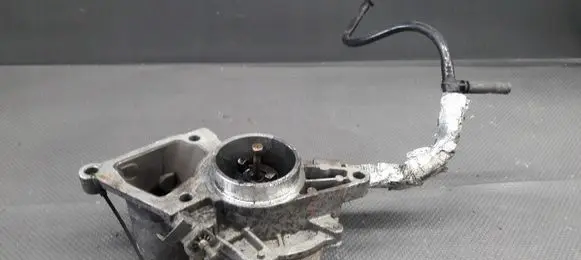 Ford Mondeo Mk III Vacuum pump 72245410C