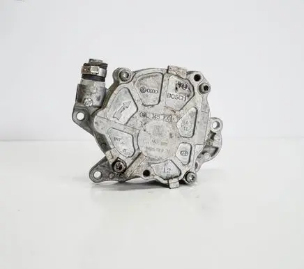 Audi A4 S4 B8 8K Vacuum pump 03L145100F