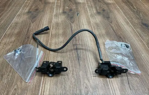 Mercedes-Benz SL AMG R129 Engine bonnet/hood lock/catch 1298211351 A1298211351