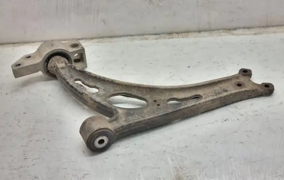 Volkswagen Golf V Front control arm 1K0407153G