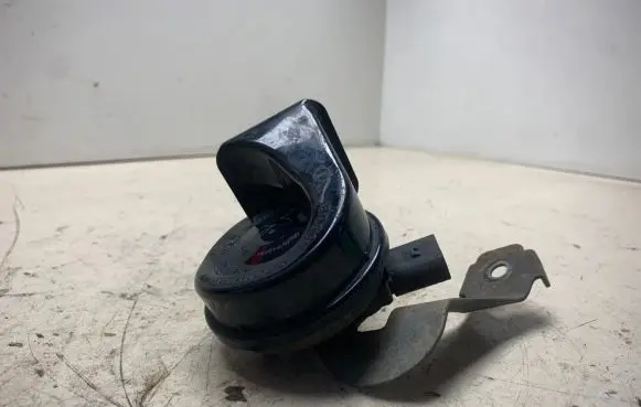 Audi A6 S6 C5 4B Horn signal 703881157