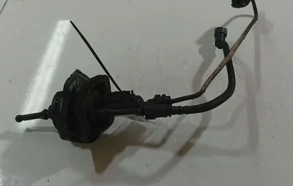 Mazda 3 I Clutch master cylinder 