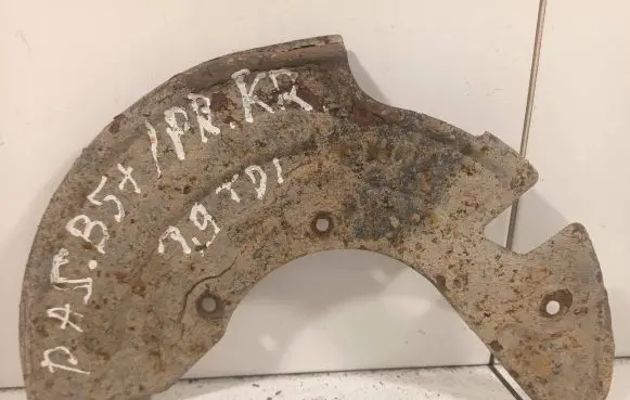 Volkswagen PASSAT B5.5 Front brake disc dust cover plate 