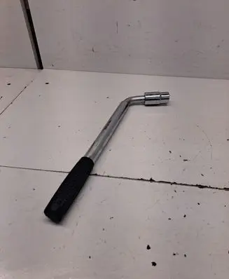 Volkswagen Golf VI Wheel nut wrench 