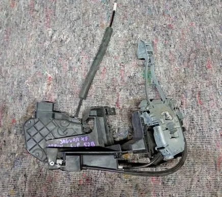 Jaguar XF X250 Front door lock 6W8A21813AD 8X23203A29EG 962026106