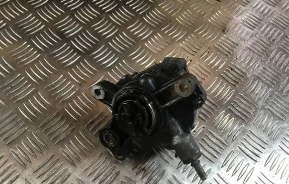Volvo S40 Vacuum pump D165102