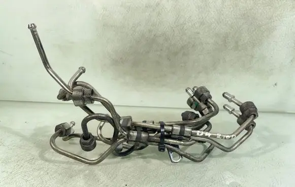 Volvo S60 Fuel injector supply line/pipe 