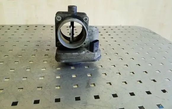 Volkswagen Caddy Throttle valve 038128063J