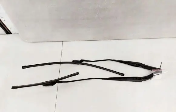 Fiat 500L Headlight wiper arm set W000036353